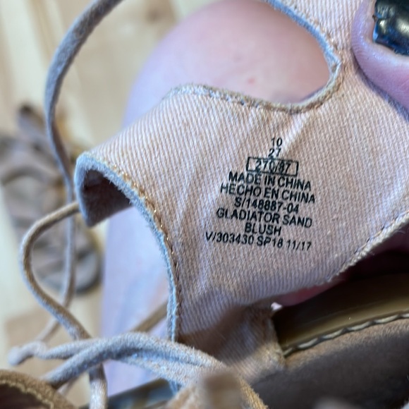 Old navy gladiator style faux suede sandals - Picture 5 of 6